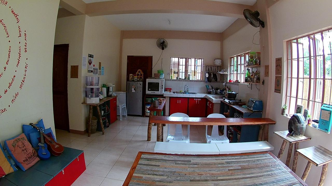 Treffpunkt 5300 Hostel Puerto Princesa Ngoại thất bức ảnh