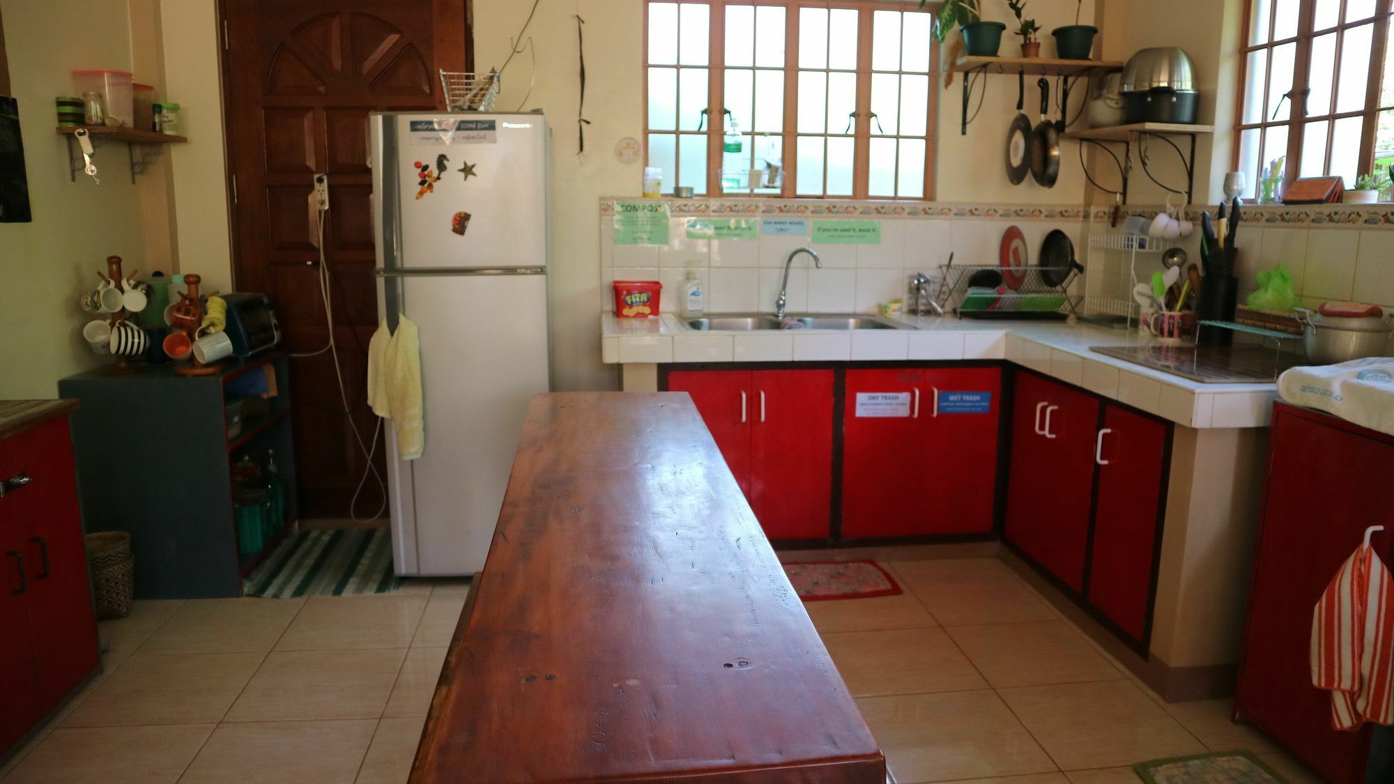 Treffpunkt 5300 Hostel Puerto Princesa Ngoại thất bức ảnh